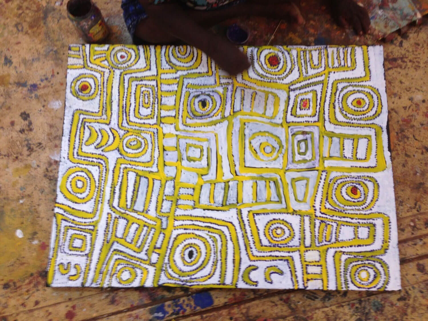 Eunice Porter in the studio at Warakurna Artists. Image courtesy of Warakurna Artists