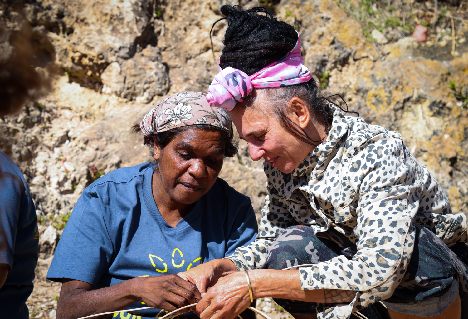 Sharona Walker learning weaving with trainer Fiona Gavino at her studio for Our
Future: Aboriginal Arts Worker Training Program, Fremantle, November 2021. Photograph by
Balthazaar Media.