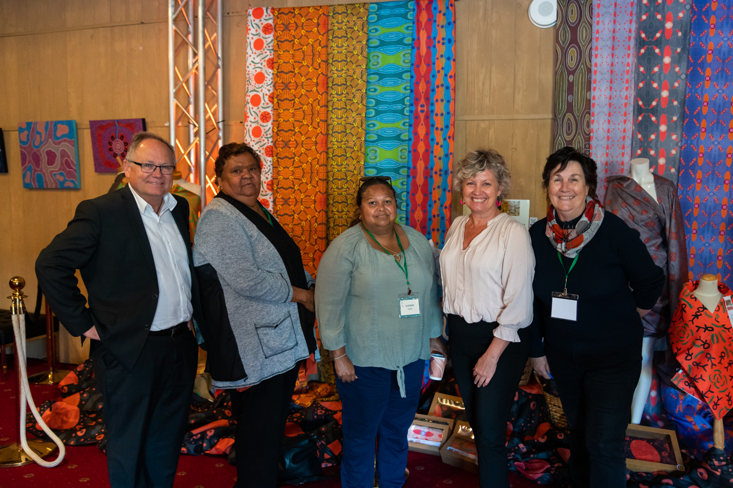 Hon. David Templeman, Colleen Drage, Leanne Peck, Lara Dalton MLA and Annette Sellers at the Ku’arlu Mangga art exhibition, Queens Park Amphitheatre, Geraldton, 2022. Photographer: Dragonfly Media.